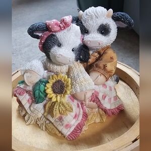 Vintage 1995 Mary's Moo Moos "Hay Let's Cud-dle" Figurine
